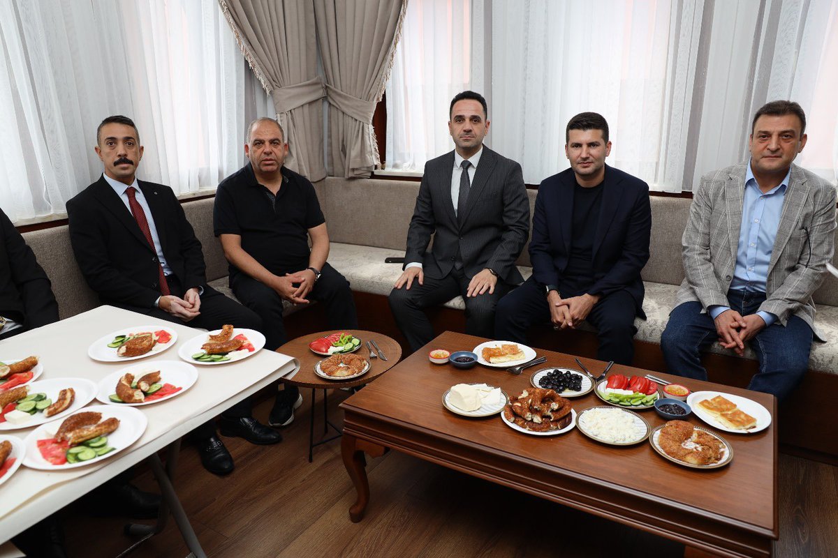 Ülkü Ocakları Genel Başkanımız Sn. Ahmet Yiğit Yıldırım, Ülkü Ocakları Bursa İl Başkanlığımızı ziyaret etti.

Ülküdaşlarımıza çalışmalarında başarılar diliyoruz 🇹🇷