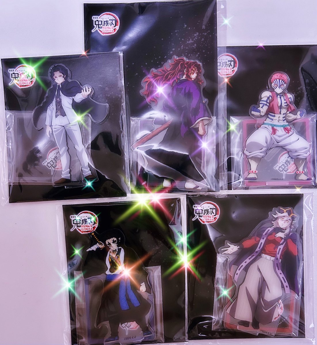 鬼さん達お迎えできた😭
物販初日の朝イチ(7時代)だったのに既に長蛇の列だった…
入場制限と個数制限してたから助かったけどあと1時間遅かったら買えなかったかも
なお座くんと教祖様のぬいは既に売り切れ
色々見ていて買っていたのは本当にファンの人だけなのだろうか…と疑問