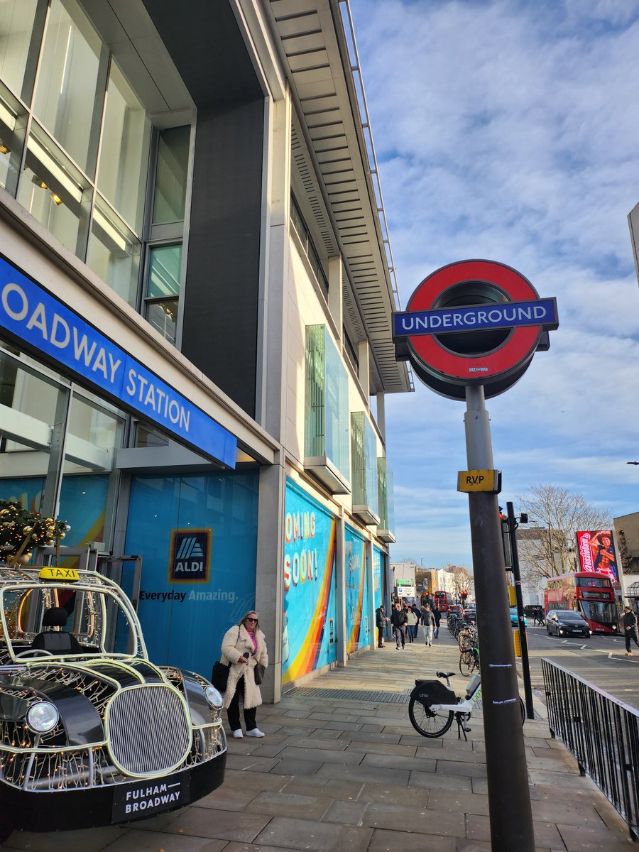 SOFAP1's tweet image. We have a Pop Up shop/gallery upstairs, open Fridays and Saturday @fulhambroadwayretail 3 - 6pm. Wide range of art and ceramics. Come along and see.