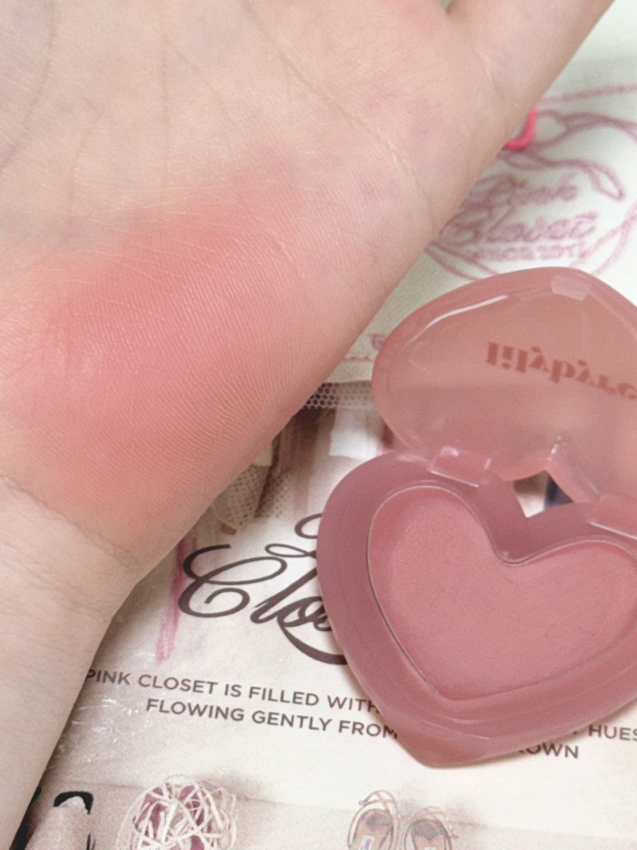 #광고 (본 포스팅은 릴리바이레드로부터 제품을 지원 받아 작성되었습니다.)

뮤트톤 소녀들 주목!! ٩( >ω< )و
릴리바이레드가 로맨틱하고 부드러운 핑크브라운 색감으로 찾아왔어요!🩷

이번 •핑크 클로젯 에디션•은 사랑스럽고 차분한 색감이 돋보이는 에디션이에요! (๑˃̵ᴗ˂̵)

타래로