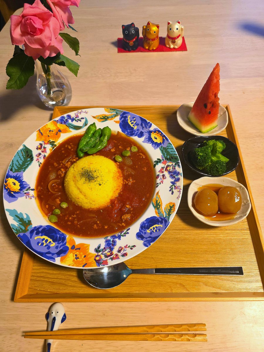 今日はカレー🍛
カレーとスイカって最高の組み合わせな気がする。
#おうちごはん #手料理 #今日の晩ごはん #カレーライス #ひき肉カレー #ワンプレートごはん #盛り付け #彩り #おいしいもの #丁寧な暮らし #食卓 #うちカフェ #暮らしを楽しむ #スイカ #和食器