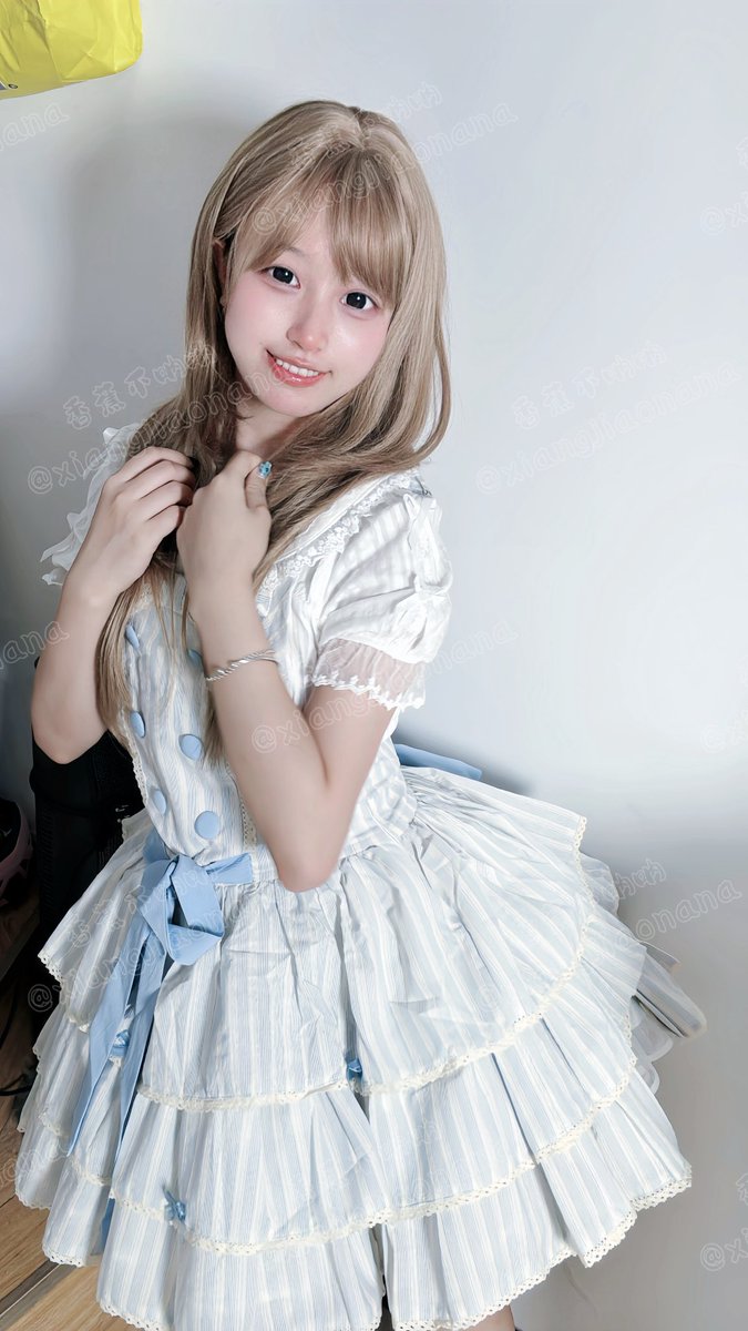 福利姬香蕉不呐呐分享的黄推图片2 - 网红私拍内容