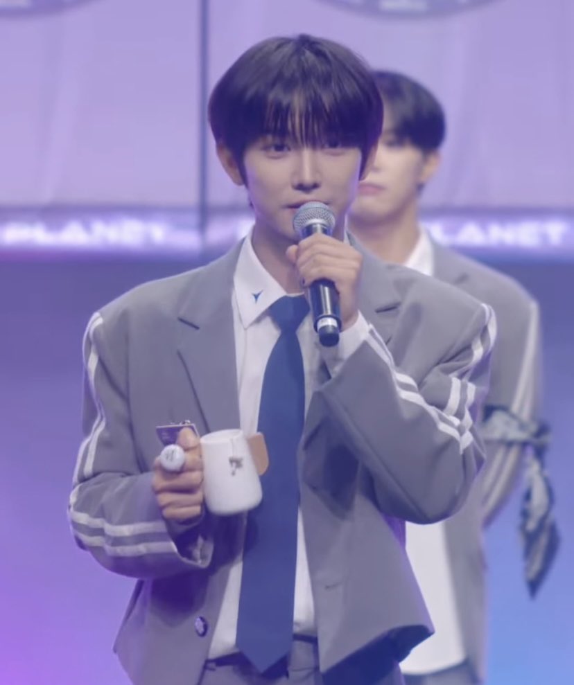 ナニル tweet media