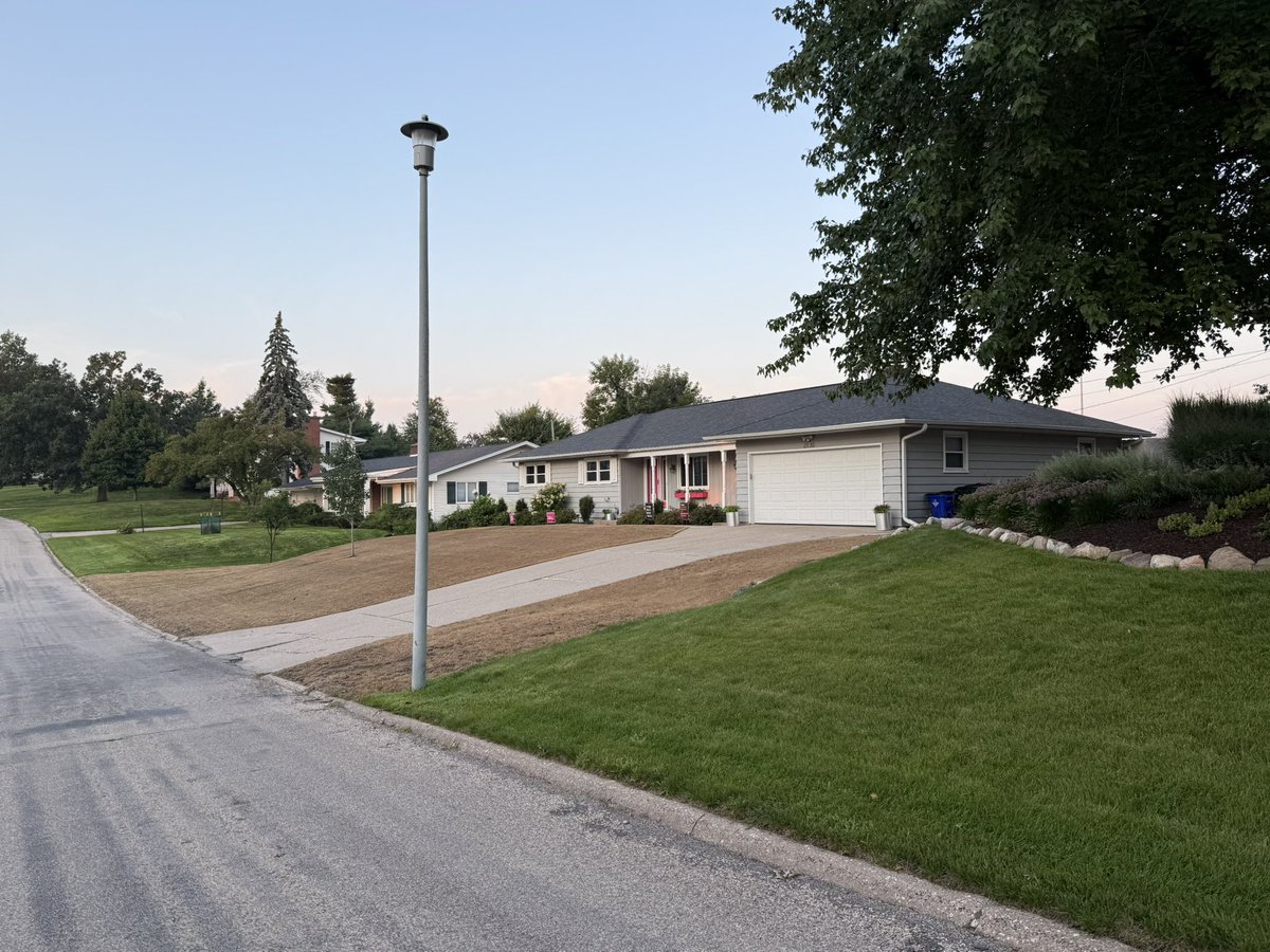 Oops…. “Uh, I used the wrong sprayer Bob”🤣…

There’s so much about this photo I find hysterical.