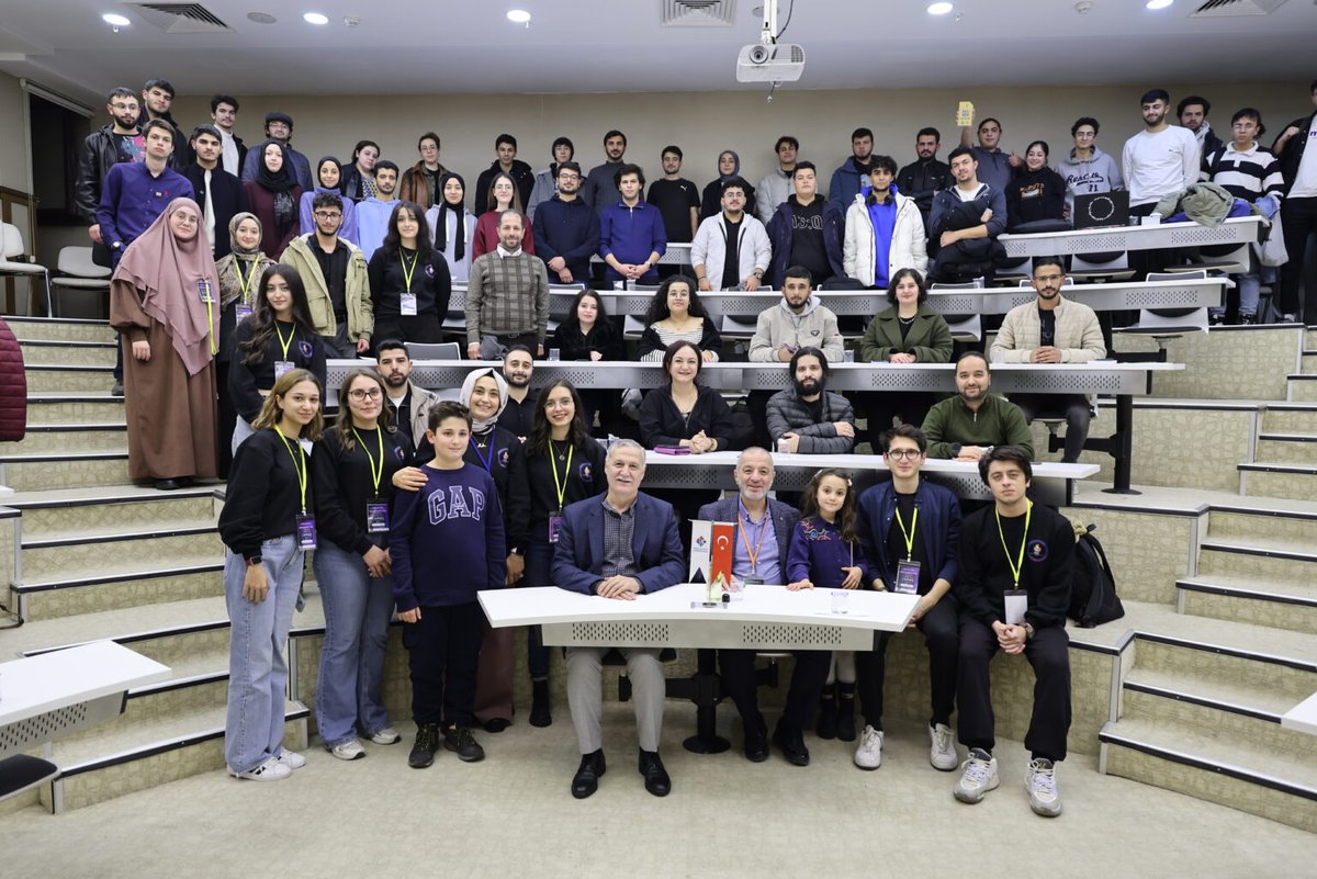 HKUEng's tweet photo. Bölümleri Tanıyoruz!🧐

Yazılım Mühendisliği 💻
Eğer hayallerini kod yazmak, algoritmalarla düşünmek, yapay zeka ve mobil uygulamalarla geleceği inşa etmek süslüyorsa; teknolojiyle sorunlara çözüm üretmek istiyorsan bu bölüme bekliyoruz! 😍

https://t.co/L4EK2HZovU
#Tercih2025 https://t.co/BD4uCNv3b1