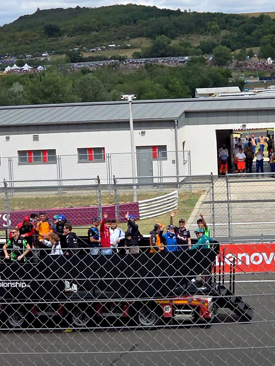 Ella ✿ #NUKEMILTONKEYNES tweet media