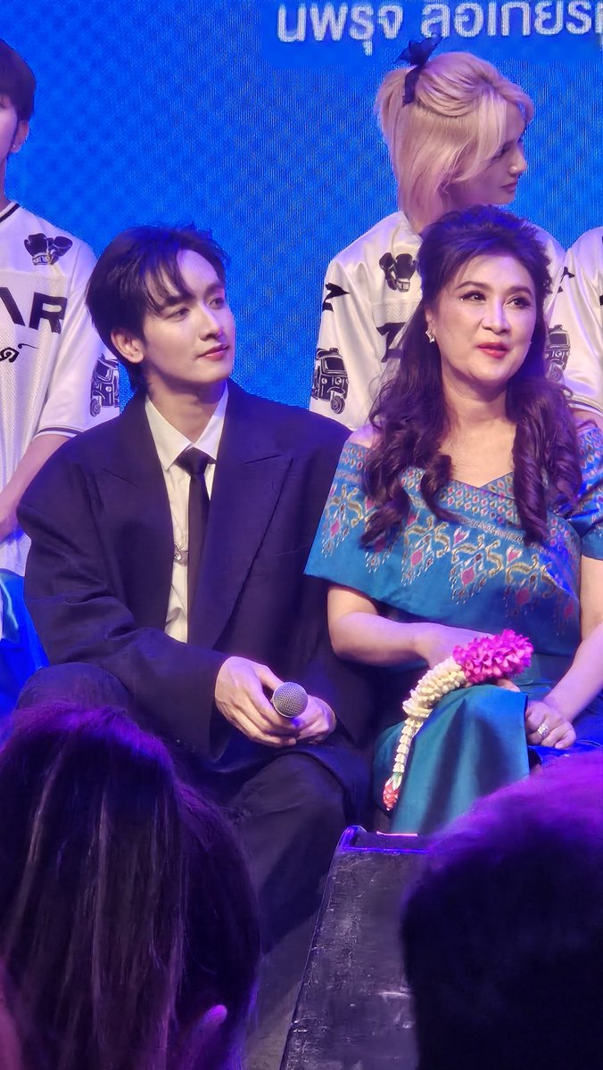 โมเม้นน่ารักแม่ลูกค่ะ

#kongthappeak #กองทัพพีค
#รักแม่ไม่มีกั๊ก #คอนเสิร์ตคิดถึงแม่ 
#คอนเสิร์ตคิดถึงแม่ครั้งที่25
