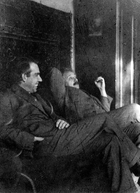 PhilosophyOfPhy's tweet image. Albert Einstein and Niels Bohr Friendship of Physics.