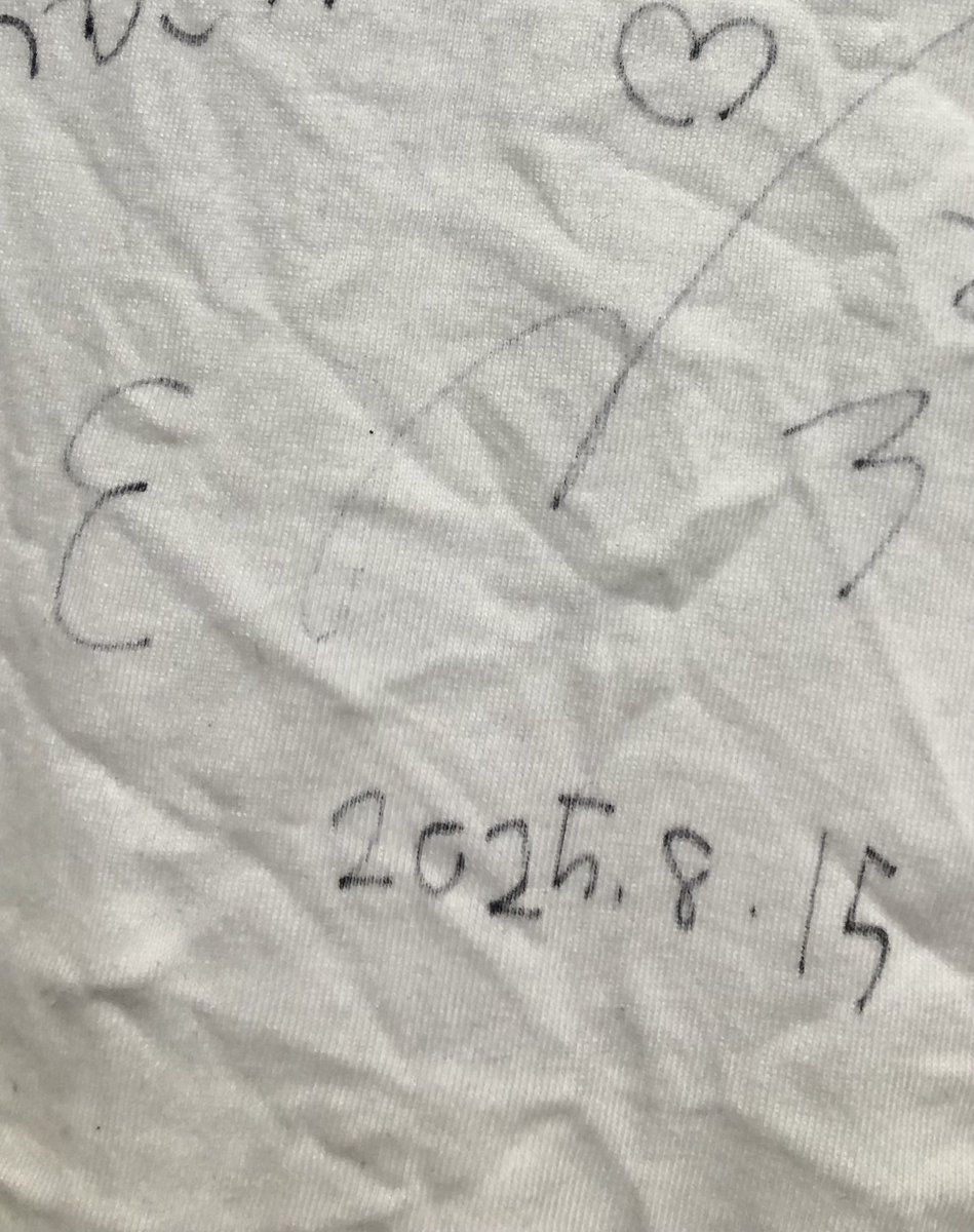 はちののサインT洗濯したら8消えてほぼ「の」だけになってしもた...
次着ていけへんぞどないしよ