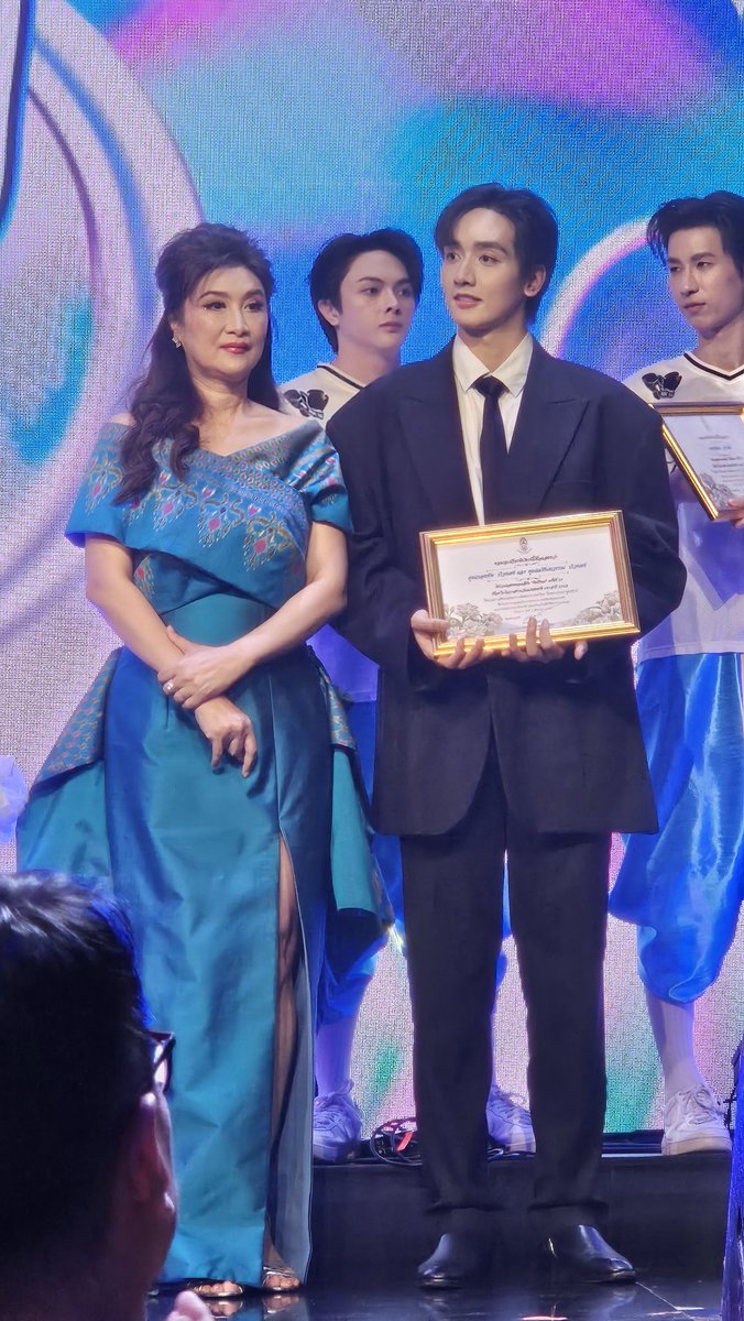 แม่ลูกน่ารัากกก
#kongthappeak #กองทัพพีค
#รักแม่ไม่มีกั๊ก #คอนเสิร์ตคิดถึงแม่ 
#คอนเสิร์ตคิดถึงแม่ครั้งที่25