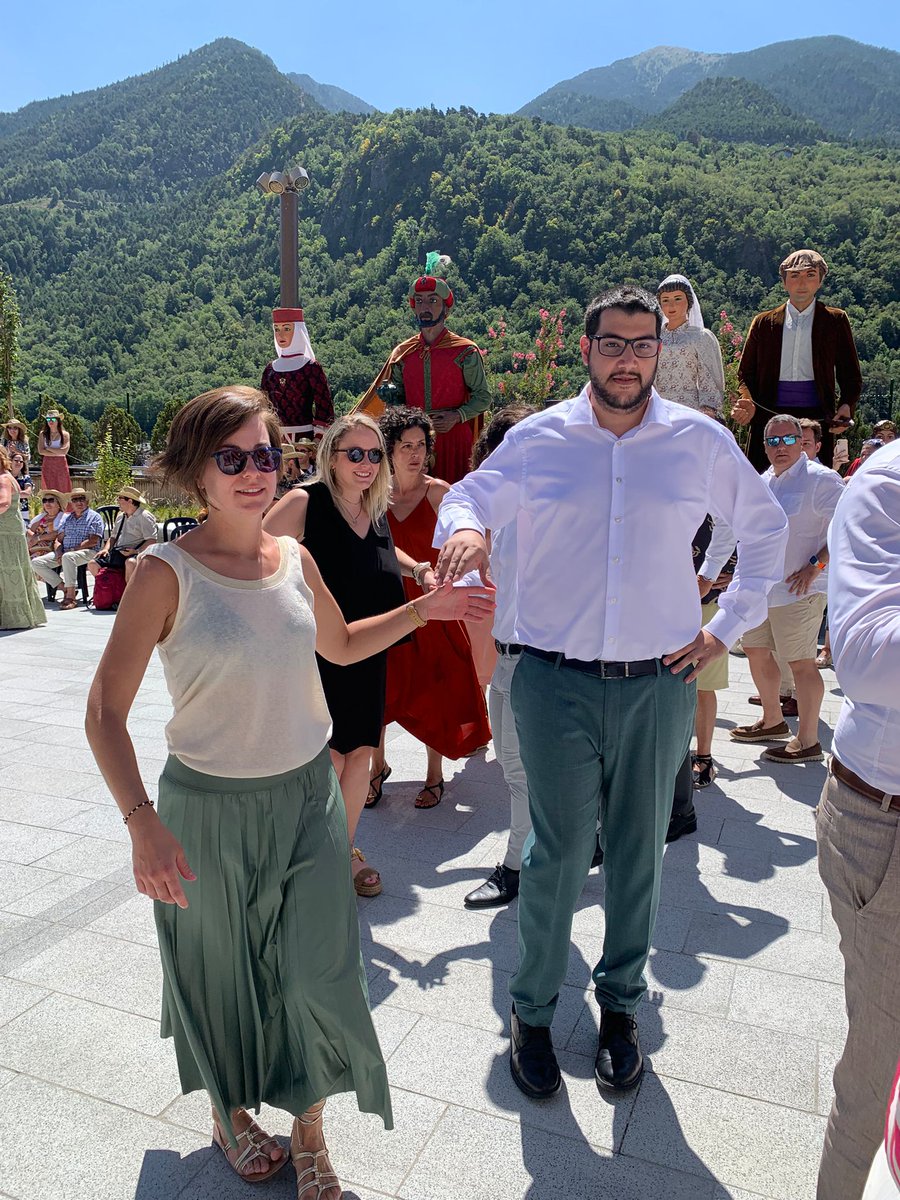 Partit Socialdemòcrata d'Andorra (@psandorra) on Twitter photo 🇦🇩Quin dia tan especial! Gegants, contrapàs, sardanes… i molts somriures!
Gràcies per viure la Festa Major amb nosaltres. Fer poble és això! 🙌❤️ <a href="/AndorraCapital/">Andorra la Vella</a> 🇦🇩Quin dia tan especial! Gegants, contrapàs, sardanes… i molts somriures!
Gràcies per viure la Festa Major amb nosaltres. Fer poble és això! 🙌❤️ <a href="/AndorraCapital/">Andorra la Vella</a>