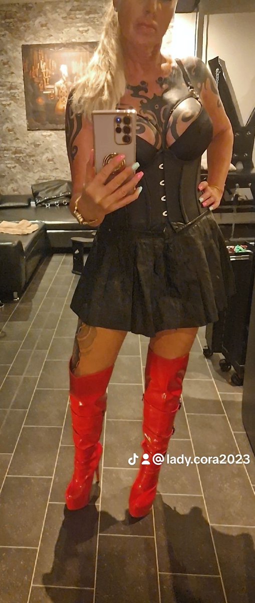 👑👑LADY CORA👑👑
NEWS!
Am 5./6./7. &amp; 9.8. wieder in der <a href="/PassionFactoryN/">Passion Factory</a> erreichbar! 
#bdsm #domina #fetische #bootslover #Herrin #nürnberg #LadyCora