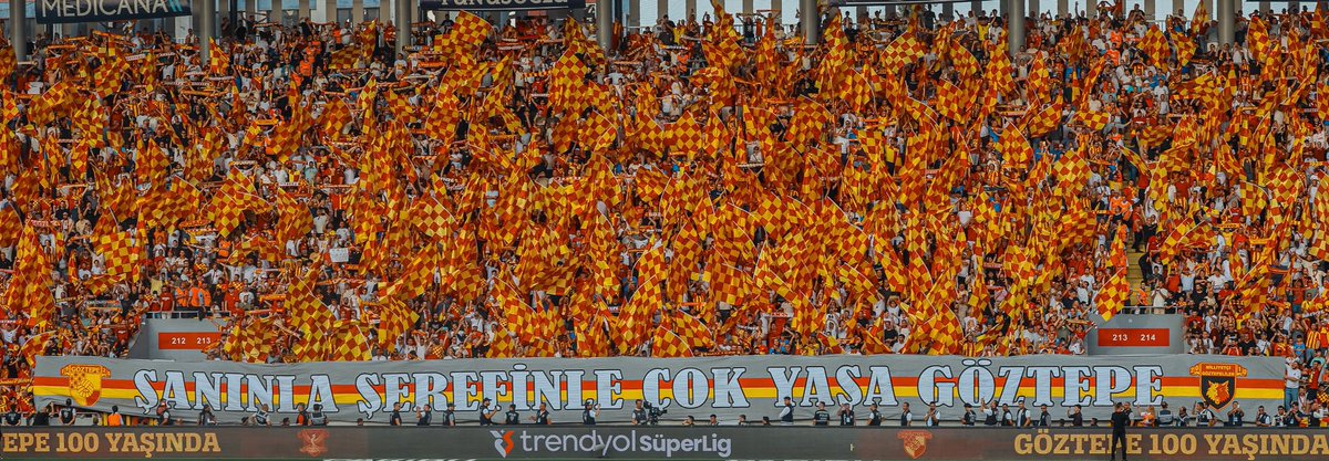 mesele şampiyon olmak değil.

mesele, bir tutku. uğruna bir kuruş dahi almadan onun uğruna büyük işler yapmak.

dostluğu, kardeşliği öğrenmek. bir paket bisküviyi bir kaç kişi bölüşmek.

kilometrelerce yol gitmek uğruna, kırık camlı otobüslerle.

Şanınlı Şerefinle Çok Yaşa