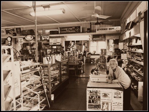 Good Sunday Morning ☀️
Komoda Store and Bakery ☕️ 🍩 
Maui Hawaii 🇺🇸 
First opened as a general store in 1916
#coffee 
#donuts 
#sundayvibes