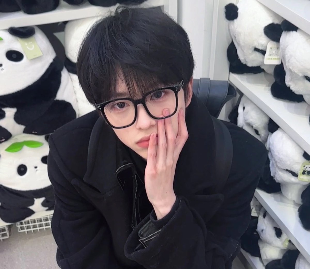 ping_0w0_'s tweet photo. 사진에서 복숭아 냄새 나는 사람은 얘가 처음임 https://t.co/o3tSij66ng