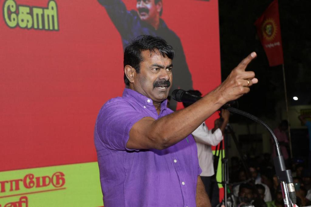 Seeman4TN's tweet image. #பட்டியல்வெளியேற்றமே_பைந்தமிழர்விடுதலை என்ற முழக்கத்தை முன்வைத்து 
தேவேந்திர குல வேளாளர்  எங்களைப் பட்டியல் பிரிவிலிருந்து வெளியேற்றக்கோரி, நாம் தமிழர் கட்சி சார்பாக ஆடி 17ஆம் நாள் (02.08.2025) மாலை 05  மணியளவில் தேனி பங்களாமேடு பகுதியில் பேரெழுச்சியாக நடைபெற்ற மாபெரும் மக்கள்…