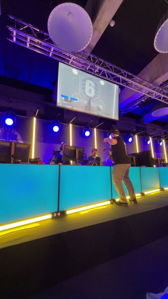 jana ᥫ᭡ tweet media