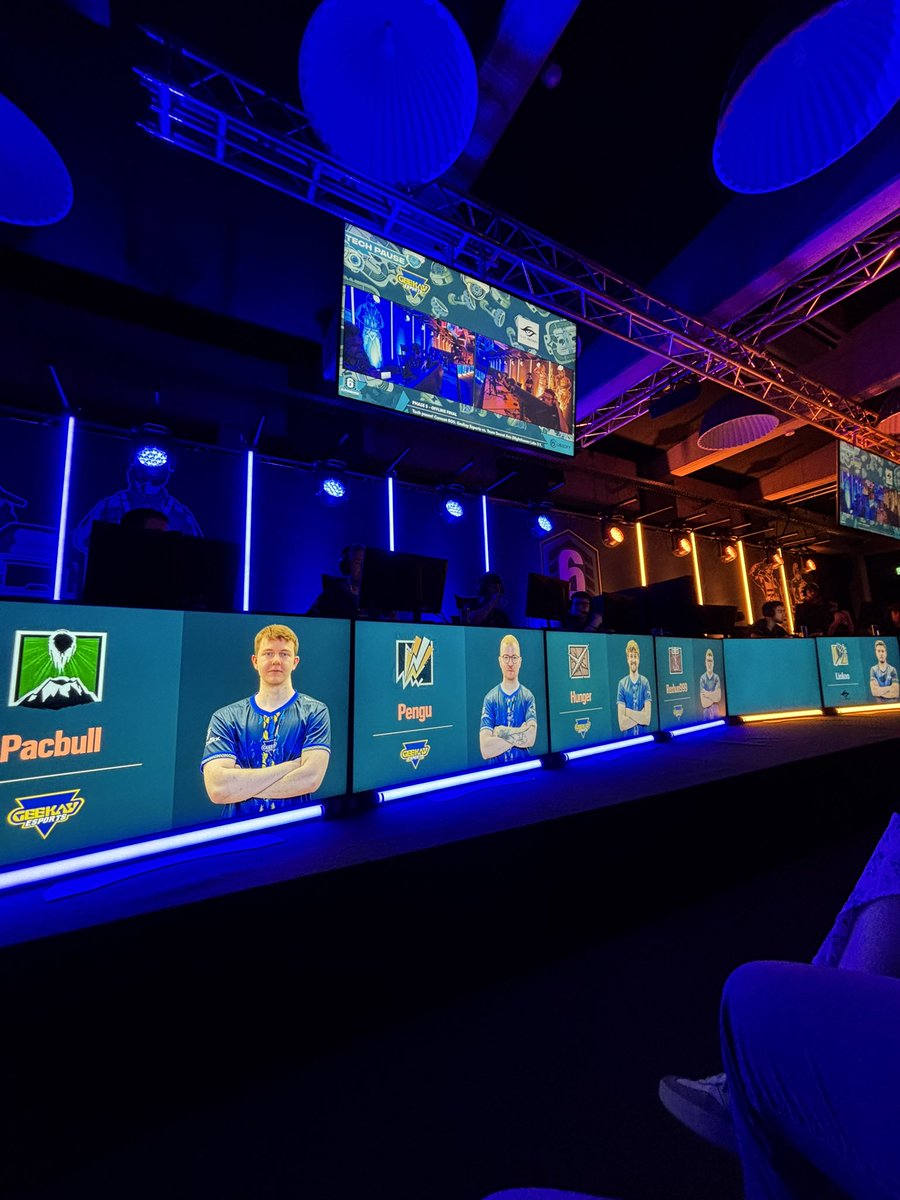 jana ᥫ᭡ tweet media