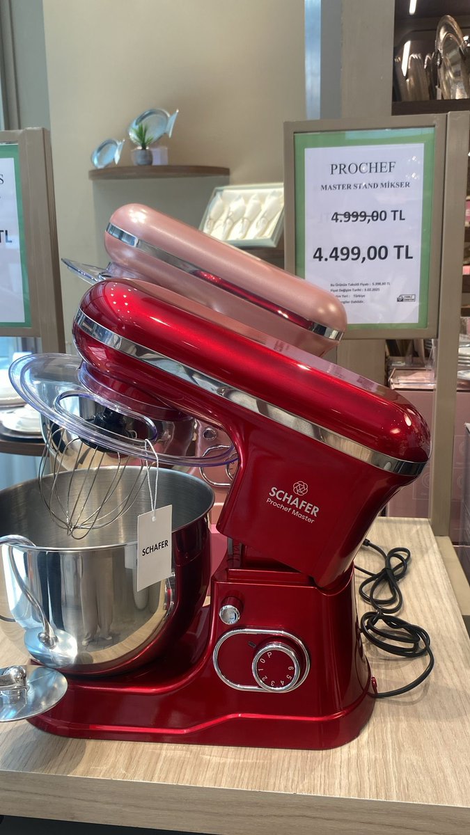 kahvaltı takımı aldık
Lcw home olmazsa olmaz 
Vee dayanamadım şu mikserlerden aldım ama pembe olanı 😬