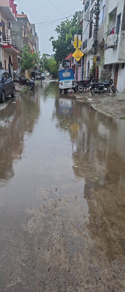sandeepguru007's tweet photo. @LMC_Lucknow plz look in this Ruchi khand 2 sharda nagar lko https://t.co/4jUFO8DLoX