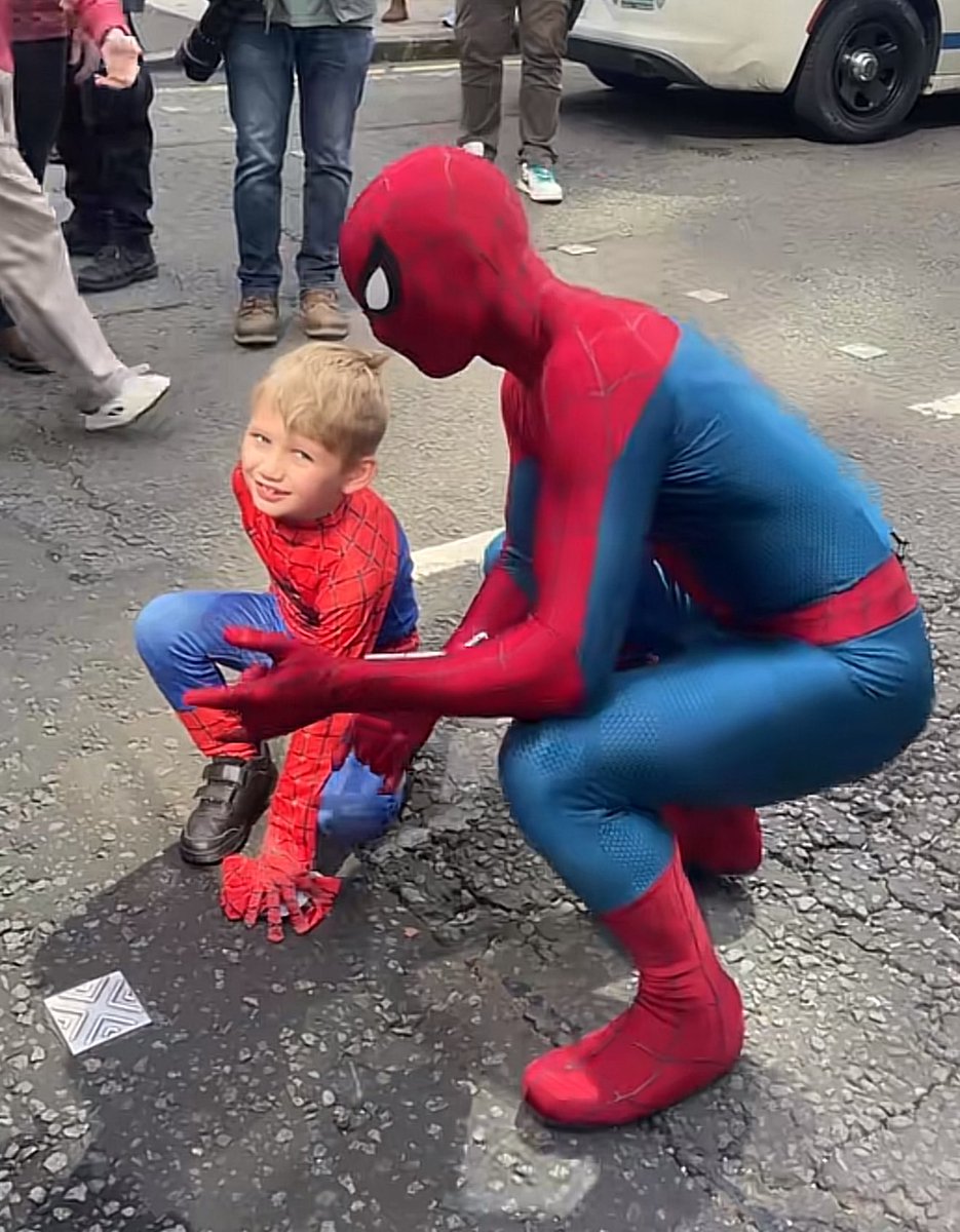 zerowontmiss's tweet photo. This is what Spider-Man is all about #SpiderManBrandNewDay https://t.co/YDh0oLa0Gn