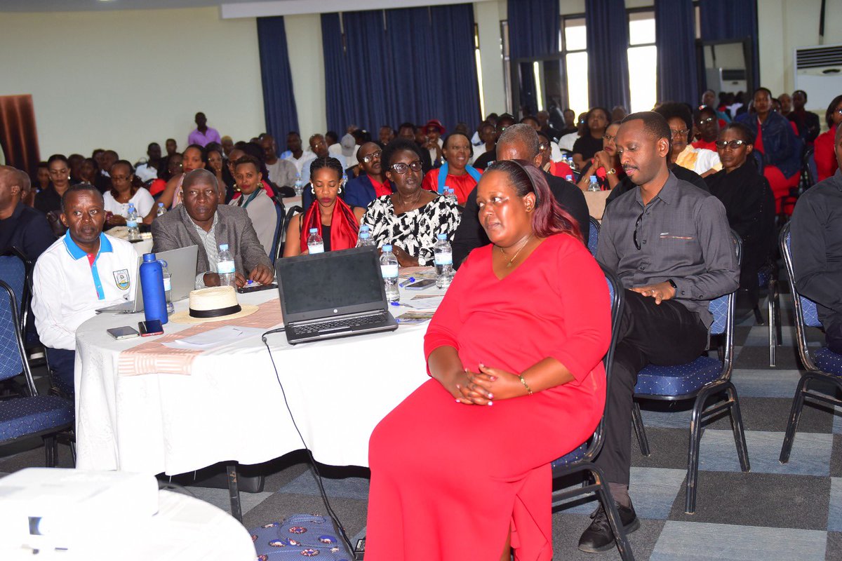 Radiotv10rwanda's tweet photo. Abayobozi bo mu nzego zitandukanye  bagera kuri 200 bo mu murenge wa Nyarugunga muri @KicukiroDistr bakoze umwiherero mu karere ka Bugesera wo kurebera hamwe ibyagezweho mu mwaka wa 2024-2025 no kwiha intego y'ibyo bazageraho muri uyu mwaka ukurikira wa 2025-2026.

Muri uyu mwaka uyu murenge wa Nyarugunga umaze gutwara ibikombe bitanu(5) by'imiyoborere myiza ku rwego rw'akarere n'umujyi wa Kigali.