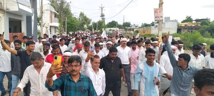 Ravindra Barjod BPVM (@barjod_ravindra) on Twitter photo झालावाड़ में नई क्रांति का आगाज हो चुका है
जिसको जितना फड़फड़ाना है फड़फड़ा लो आदिवासी परिवार ये का कारवां अब रुकने वाला नही है हमारे लाड़ले सांसद महोदय के खिलाफ जितना विरोध करोगे जोहार क्रांति इतनी तेज गति से बढ़ेगी <a href="/roat_mla/">Rajkumar Roat</a>पूरा भील प्रदेश साथ खड़ा हैं,<a href="/TribalArmy/">Tribal Army</a> <a href="/VNparmar24/">भील विनोद N.परमार</a> झालावाड़ में नई क्रांति का आगाज हो चुका है
जिसको जितना फड़फड़ाना है फड़फड़ा लो आदिवासी परिवार ये का कारवां अब रुकने वाला नही है हमारे लाड़ले सांसद महोदय के खिलाफ जितना विरोध करोगे जोहार क्रांति इतनी तेज गति से बढ़ेगी <a href="/roat_mla/">Rajkumar Roat</a>पूरा भील प्रदेश साथ खड़ा हैं,<a href="/TribalArmy/">Tribal Army</a> <a href="/VNparmar24/">भील विनोद N.परमार</a>