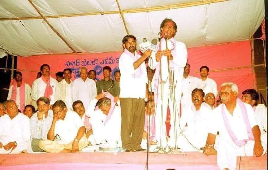 పదవుల కోసం, కాంట్రాక్టు ల కోసం పార్టీ లు మారుతున్న ఈ రోజుల్లో 25 యేండ్లు పార్టీ
కోసం నిలబడ్డ brobdingnagian <a href="/jagadishBRS/">Jagadish Reddy G</a>