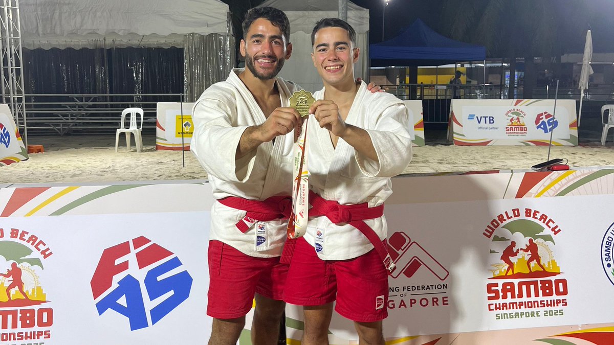🥇 Gorka Gracia es el nuevo campeón del mundo de Sambo Playa (58KG) 🌍 🏖

➡️ El navarro consiguió este sábado el oro en #Singapur 🇸🇬 tras superar tres combates.

ℹ️ Gorka es el segundo español en ganar un mundial en la especialidad tras su hermano mayor, Ibai. 

#LuchaESP 🇪🇸