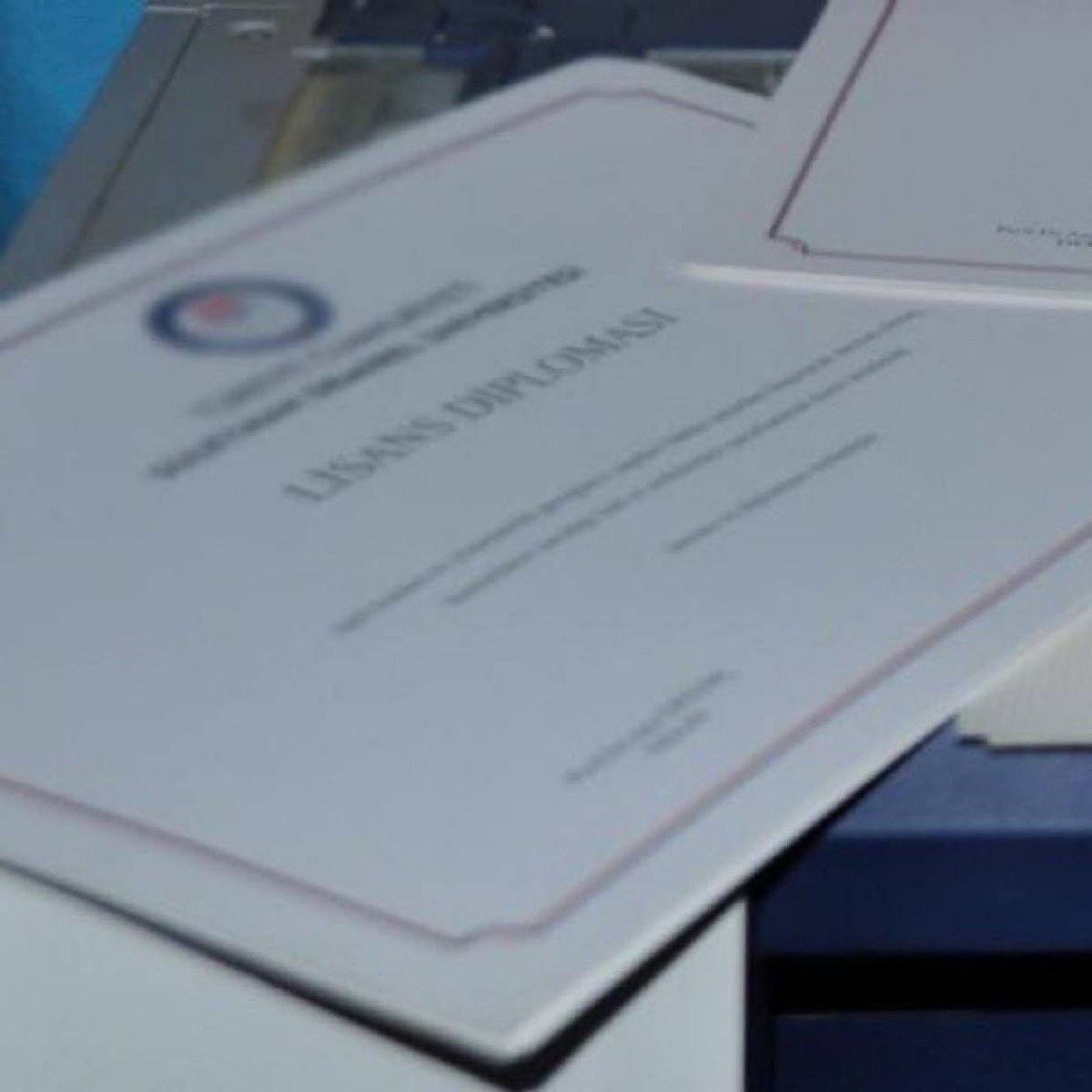 Sahte diploma çetesinin, BTK Başkanının, Başkan Yardımcısının ve YÖK Daire Başkanının e-imzalarını da kopyaladığı ortaya çıktı.

(HaberTürk)