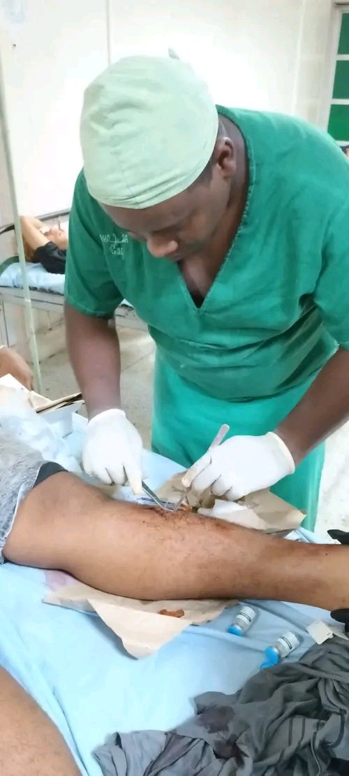 Lleva muy bien su nombre,quizás su madre predijo que traería al mundo a un Angel,lleno de bondad y amor:
Angel Leonar Díaz demostró su capacidad al asistir a los lesionados del accidente en #ProvinciaGranma en la madrugada de este domingo. 
¡Gracias Doctor Angel!
#CubaPorLaVida