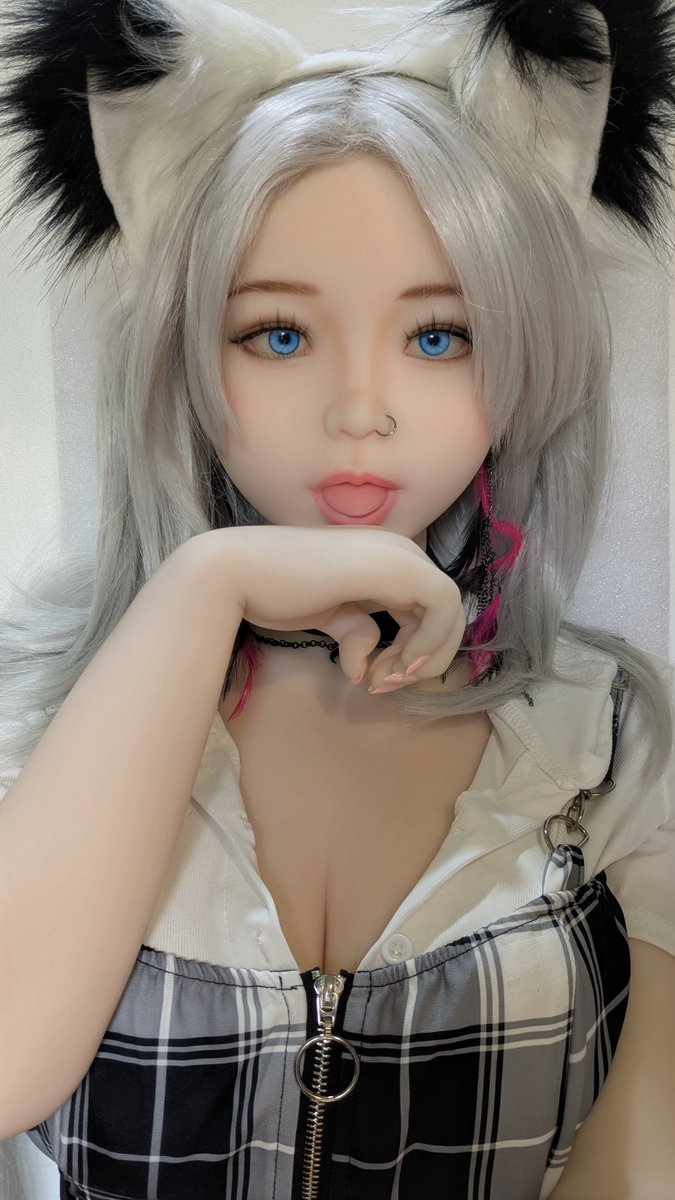 noctahlyaa's tweet photo. 😼 Alya,  Purr-fectly dangerous 😼
Those eyes can melt you… or own you. 💙
@avadollshop @Mizuwali_ @dollforeverAsia
#CatGirl #LoveDoll #AlyaDoll #DollVibes #Noctahlyaa https://t.co/zcNRcyqCwF
