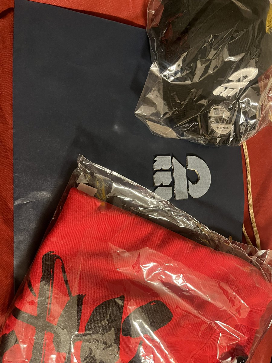 妹が誕プレで2BRO.ストアの欲しい物買ってくれたんだけど、無印紙袋をショッパー風にしてて感動した。
thank you‼︎