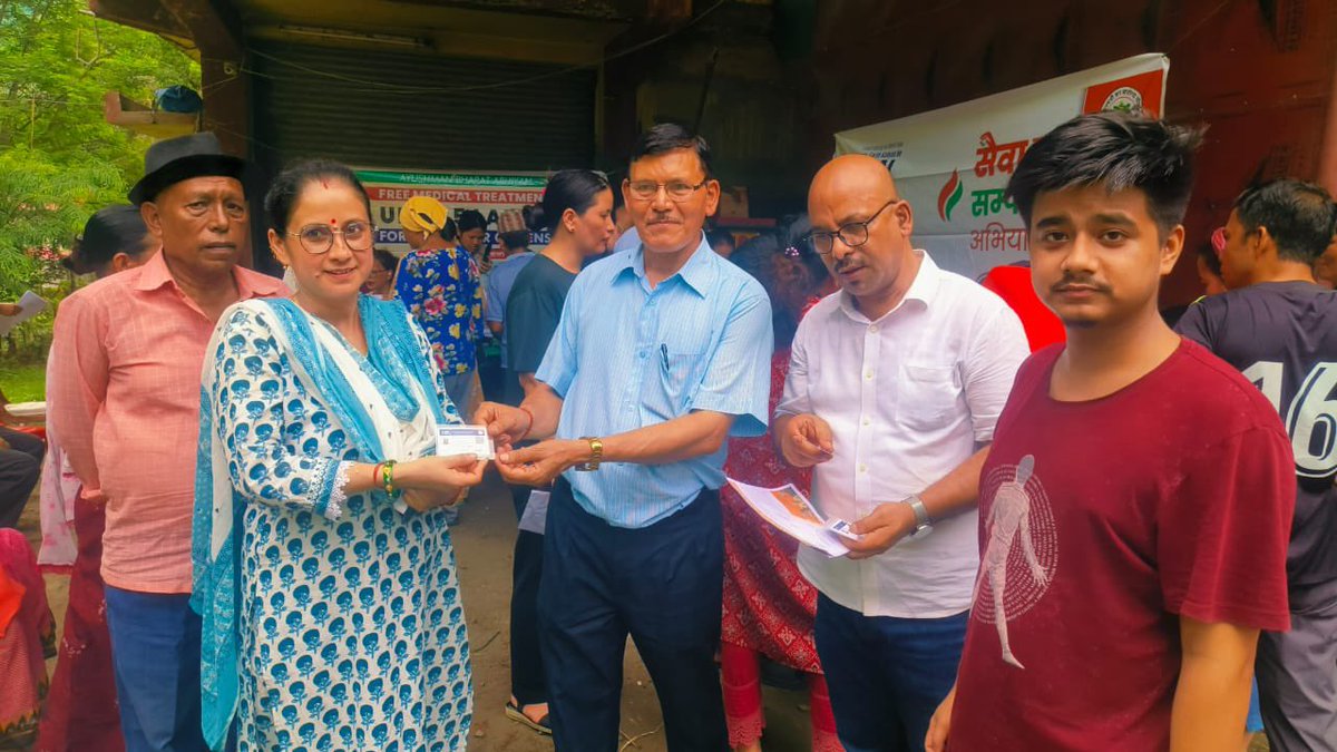 SikkimMedia's tweet image. @BJP4Sikkim organized an #AyushmanBharat &amp;amp; #EShramCard drive at Majhitar, West Pendam.

State President Shri DR Thapa urged citizens to benefit from Modi Govt schemes like #LakhpatiDidi &amp;amp; youth self-employment loans.

He congratulated Sikkim farmers receiving #PMKisan aid.…