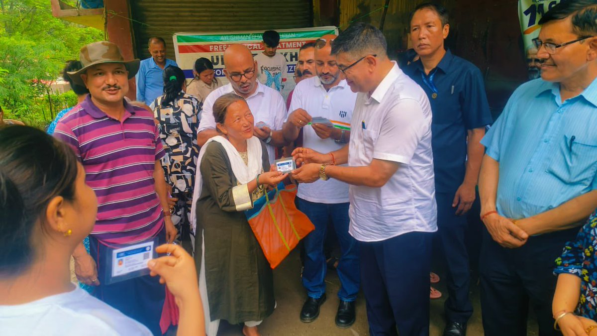 SikkimMedia's tweet image. @BJP4Sikkim organized an #AyushmanBharat &amp;amp; #EShramCard drive at Majhitar, West Pendam.

State President Shri DR Thapa urged citizens to benefit from Modi Govt schemes like #LakhpatiDidi &amp;amp; youth self-employment loans.

He congratulated Sikkim farmers receiving #PMKisan aid.…