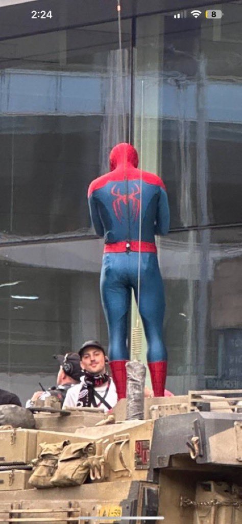 _TheSmartAlec1's tweet image. LOOK THE FUCK OUT

HERE COMES THE SPIDER-MAN