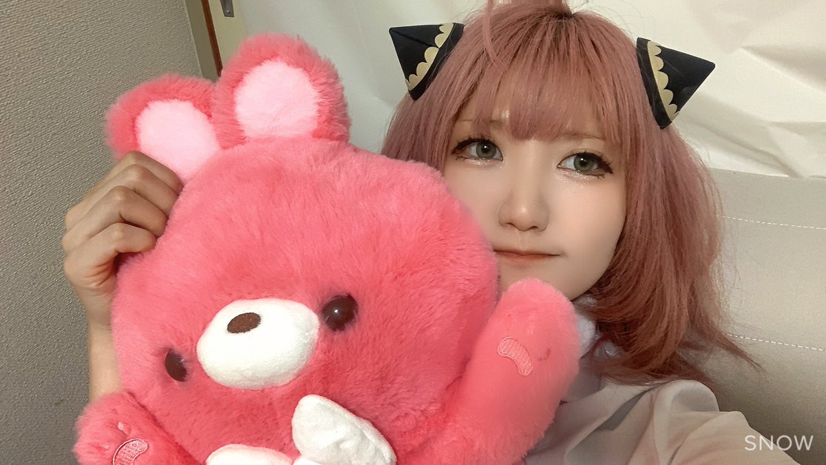AYASHI_1740's tweet photo. ゲーセンでウサギさんのぬいぐるみ取れたよ！！の図 https://t.co/n5vfpyk9Qy