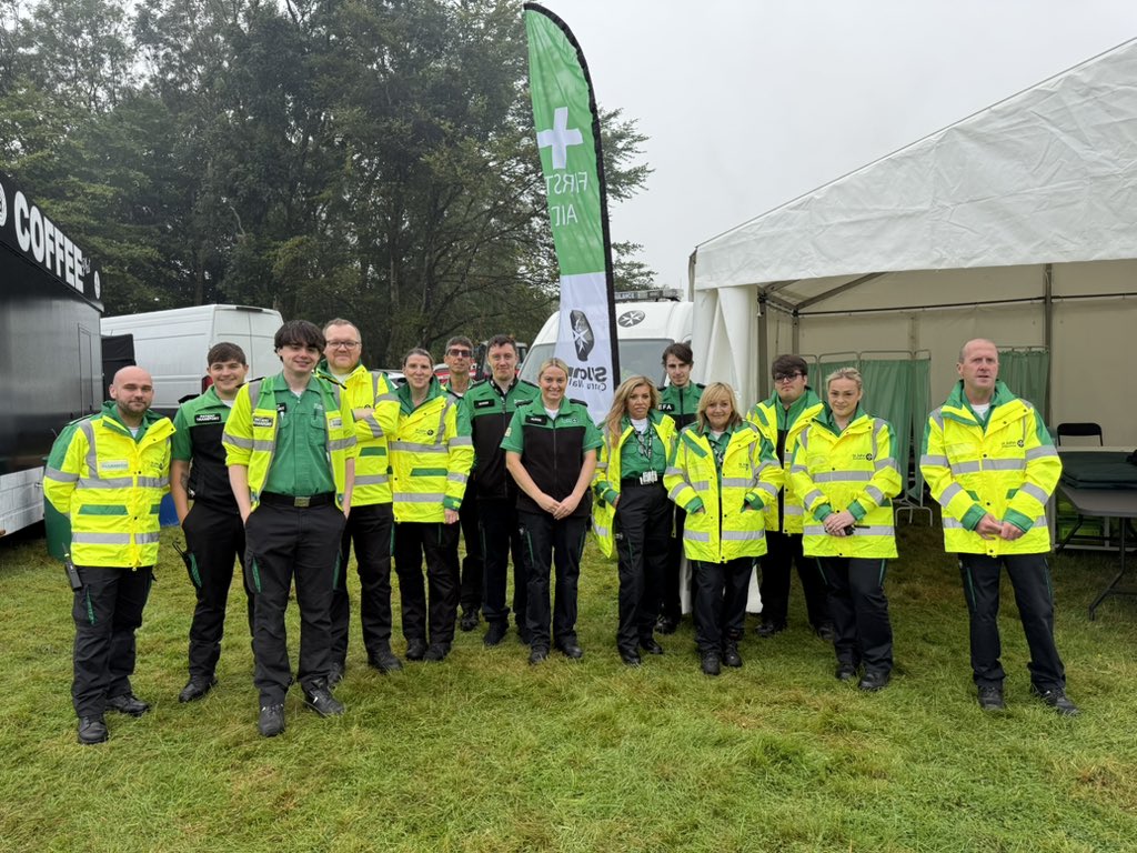 The amazing #StJohnWales team were out at the #GowerShow, supporting the public through classic Welsh August weather! ☔🌞 Our amazing volunteers are out—rain or shine, you heroes! 💚🚑 #HereToHelp #WelshWeather #JustInCase #RhagOfn