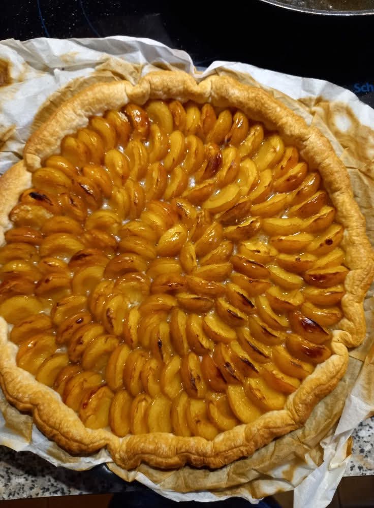 p_bischetti's tweet photo. C'est la pleine période des mirabelles ( année exceptionnelle ) , et la chance que des voisins m'aient offert une tarte 💛
Je vous souhaite un agréable dimanche 🙏 https://t.co/uOVd8mkqwm