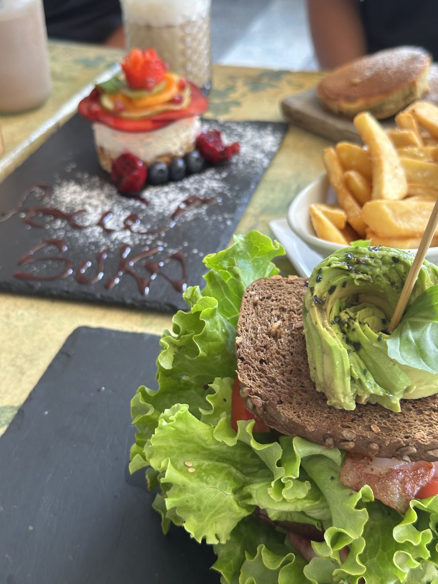 CanIslandsGreen's tweet photo. We had an amazing food experience at Suka Restaurant in Tenerife 🌴💛
Smoothies, protein drinks, tropical bowl, sandwich – everything was fresh, delicious and perfectly balanced 😍
Healthy food that actually tastes incredible!
You can visit them at Fañabé Beach or Las Américas! https://t.co/A3btK8ow0x