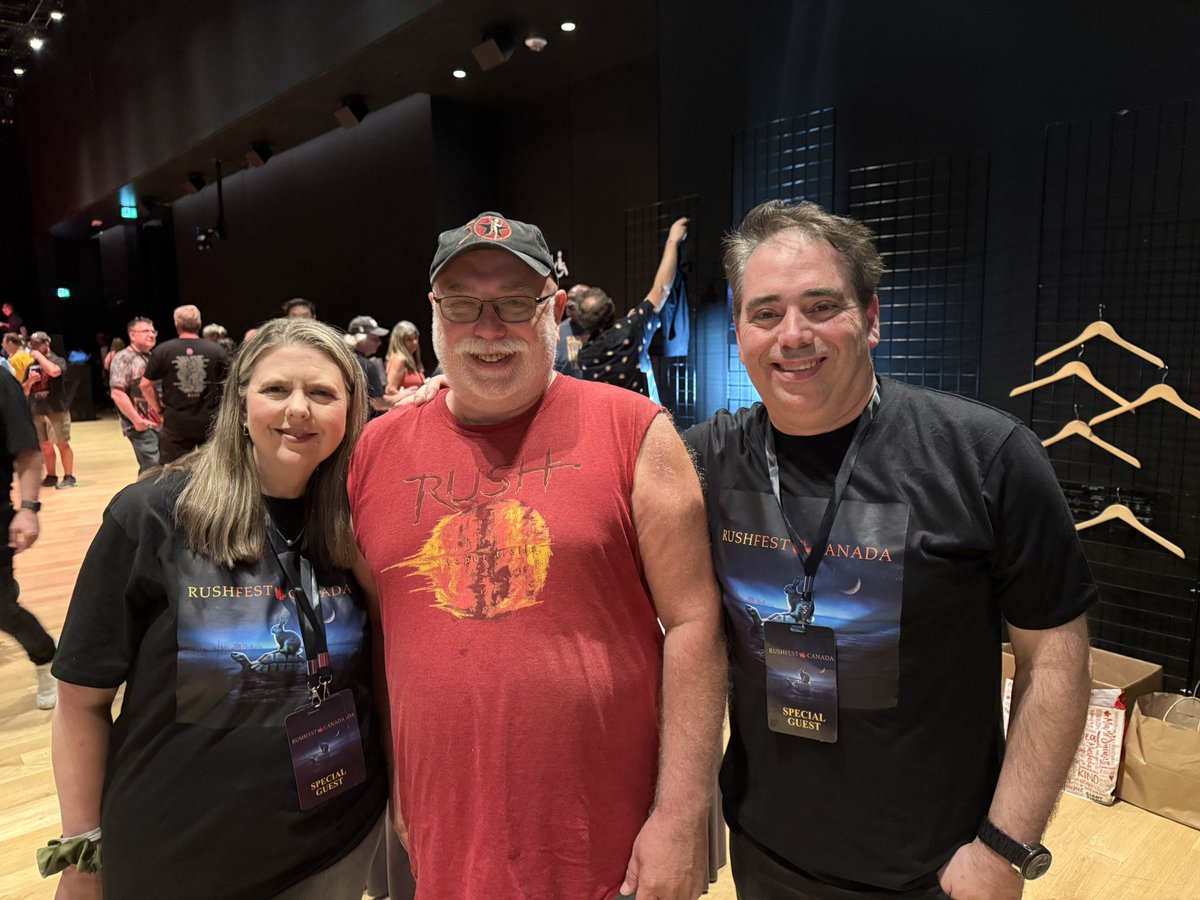 newworldrushman's tweet photo. Good morning #RushFamily
Happy Lifeson day everyone.👋
Another amazing day here at #RushFest
Had a great time getting together with some amazing people yesterday. ✌️ https://t.co/3msQJyg5YC