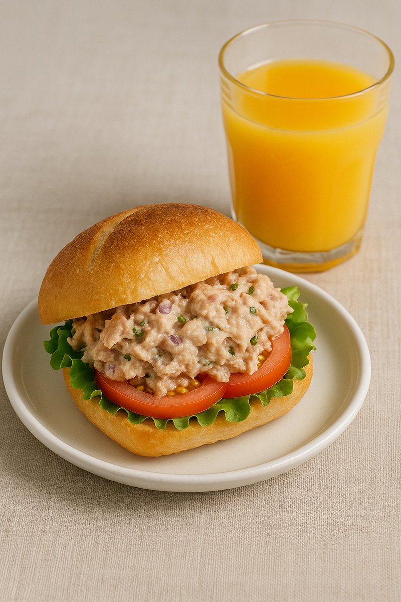KatEsthy's tweet photo. Pas besoin de vous déplacer. Esthy Kat Cuisine vient à vous, là où vous êtes : au bureau, à la maison, à l’université.
Déguster notre mini sandwich au thon accompagné d’un jus d’orange bien frais, parfait pour un déjeuner léger ou une pause savoureuse 💛 📞 💬📲📍#Lubumbashi https://t.co/BbhfG6SyYN