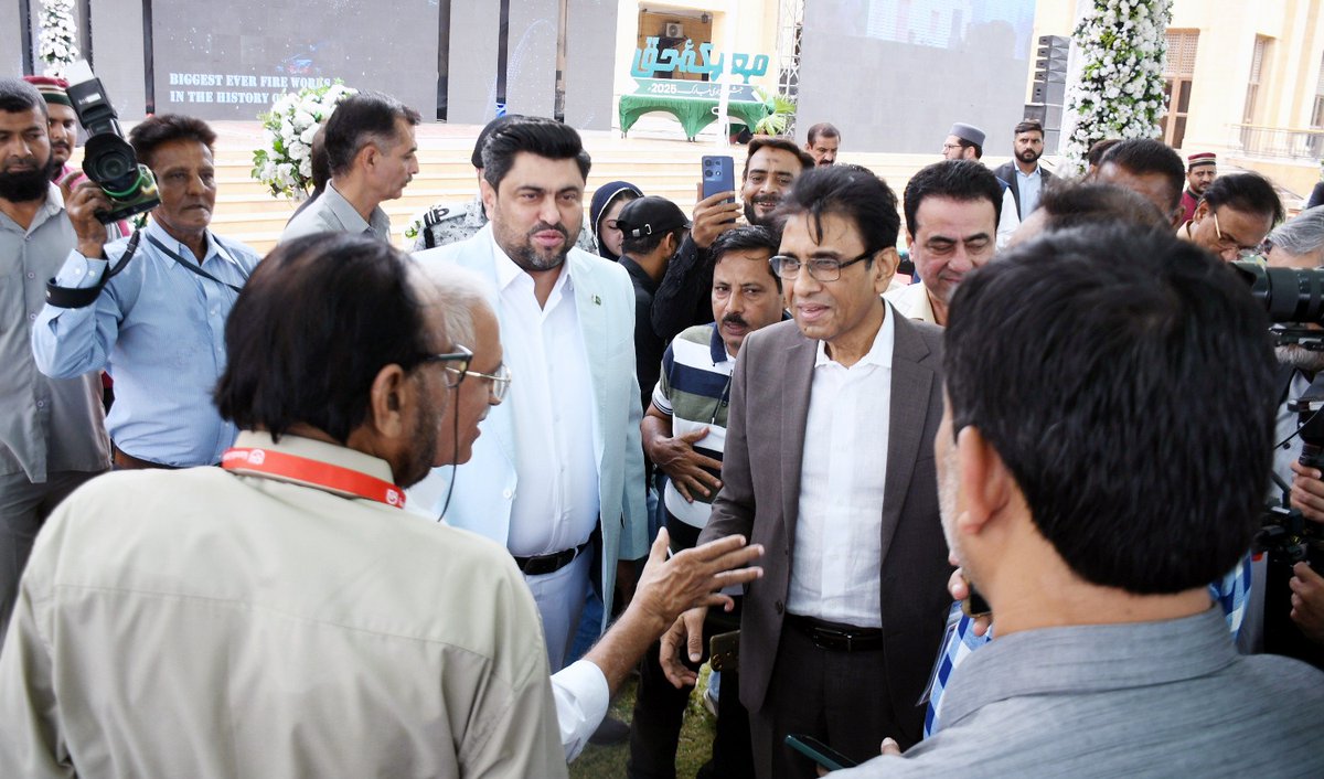 Ahsan Ullah Khan (@ahsnikhan) on Twitter photo ایم کیو ایم پاکستان کی جانب سے پاکستان بھر سے صحافیوں کی تنظیم پی ایف یوجے کے نمائندوں کے اعزاز میں ظہرانہ گورنر ہاؤس میں کیا گیا،گورنر سندھ کامران ٹیسوری، چیئرمین #MQMPakistan ڈاکٹر خالد مقبول صدیقی سینئر رہنما ڈاکٹر فاروق ستار،انیس قائم خانی،اور <a href="/SyedAminulHaque/">Syed Aminul Haque</a> نے شرکت کی۔ ایم کیو ایم پاکستان کی جانب سے پاکستان بھر سے صحافیوں کی تنظیم پی ایف یوجے کے نمائندوں کے اعزاز میں ظہرانہ گورنر ہاؤس میں کیا گیا،گورنر سندھ کامران ٹیسوری، چیئرمین #MQMPakistan ڈاکٹر خالد مقبول صدیقی سینئر رہنما ڈاکٹر فاروق ستار،انیس قائم خانی،اور <a href="/SyedAminulHaque/">Syed Aminul Haque</a> نے شرکت کی۔