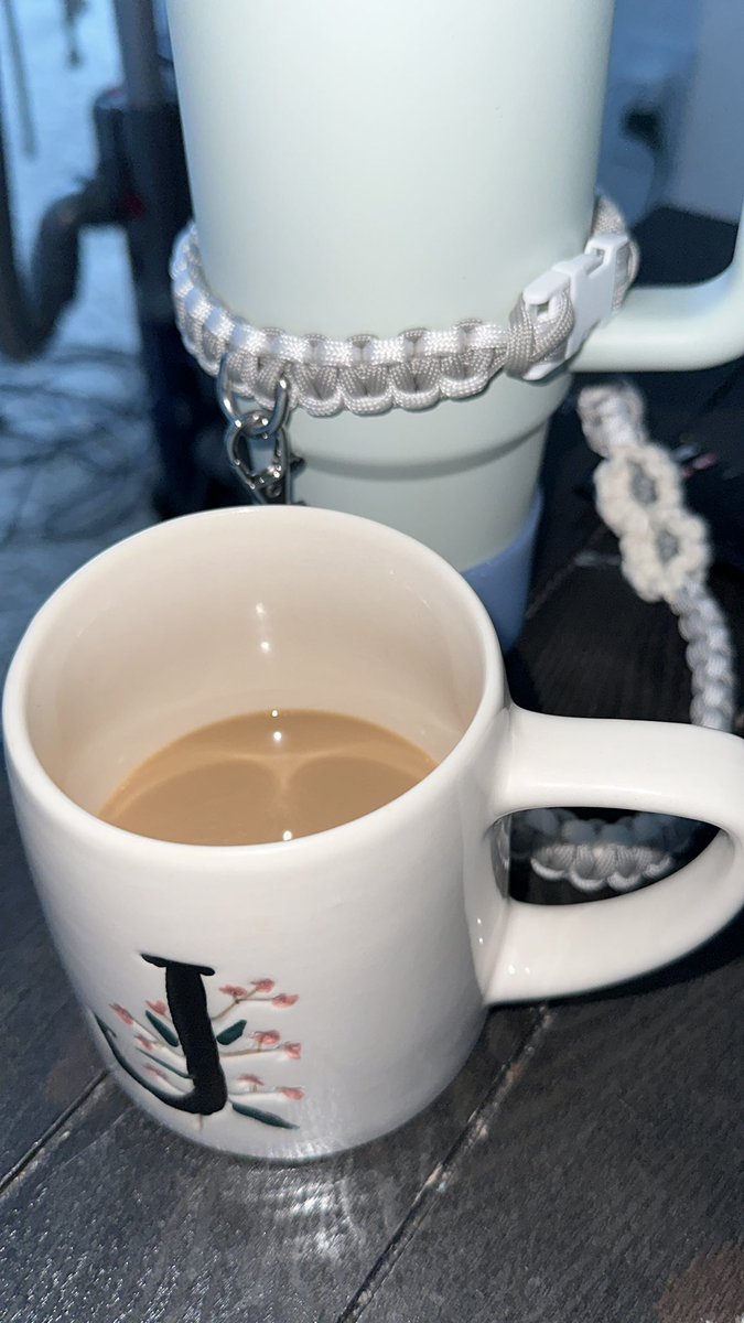 Good morning Xland🌞☀️ Happy Sunday ✝️🙏
Peep that cute little heart in my coffee cup for today. It’s Julia’s cup. So that means I’m still with my Tinkerbell 💜💜💜 GiGi loves her Tinkerbell  ♊️