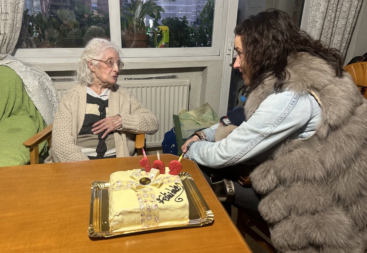 San Sebastián de los Reyes despide con profunda tristeza a su vecina más longeva. 

Tuve el inmenso placer de conocer a María Luisa, una gran mujer, sonriente y generosa. También a su familia, a la que le mando todo mi apoyo en estos momentos.

Descansa en paz.