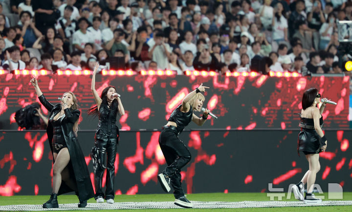 2NE1 is on fire at the Seoul World Cup Stadium tonight for the Coupang Play Series Half-Time Show!

#2NE1 #투애니원 <a href="/GlobalBlackjack/">GLOBAL BLACKJACK</a>