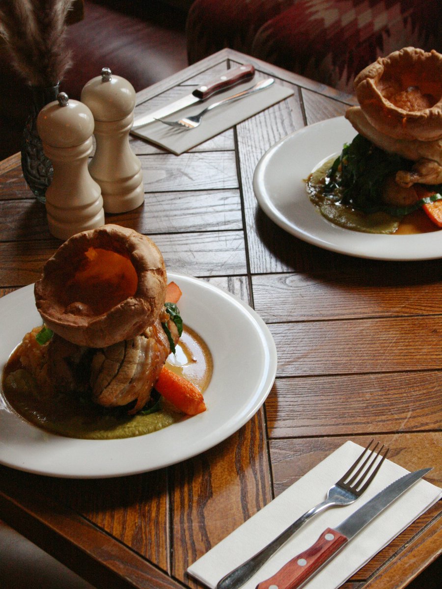 The perfect end to the week 😋 Join us for a Sunday roast, serving until 9pm!