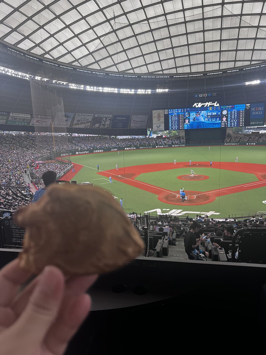 c_sumi03's tweet photo. 今日は会社の同期と西武ドームに行ってきました。

神宮に行けばよかった！って思うような試合してくれ嬉しい😆 https://t.co/sWX3WSA2tu