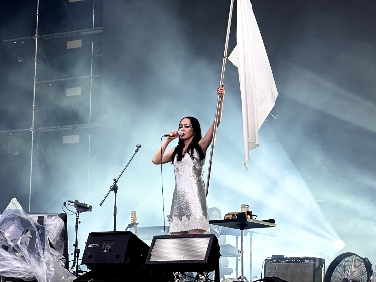 펜타를 이끄는 자유의 여신•• 바로바로 자우림의 윤아 웅니