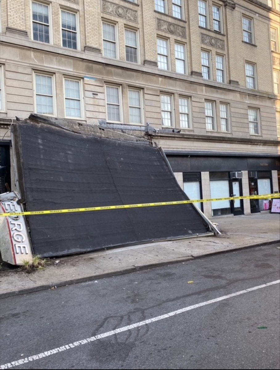Scary incident today at Clark St Subway entrance.

10x20 awning collapsed. Subway entrance, sidewalk &amp; adjacent streets are closed. Will keep community posted.

On Friday, I took <a href="/NYCTSubway/">NYCT Subway</a> President on tour of this station. Private landlord <a href="/EHSNYC/">EHS</a> responsible for MTA entrance.
